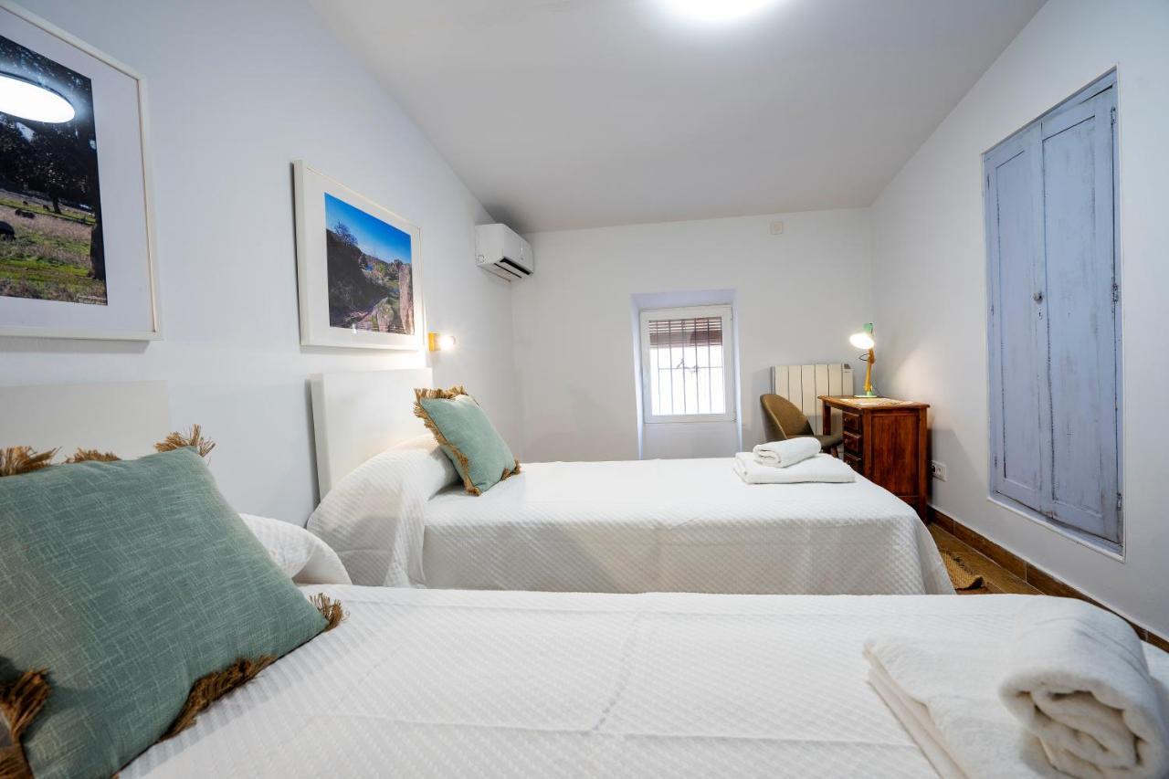 Apartamento Berrocala Caceres Bagian luar foto